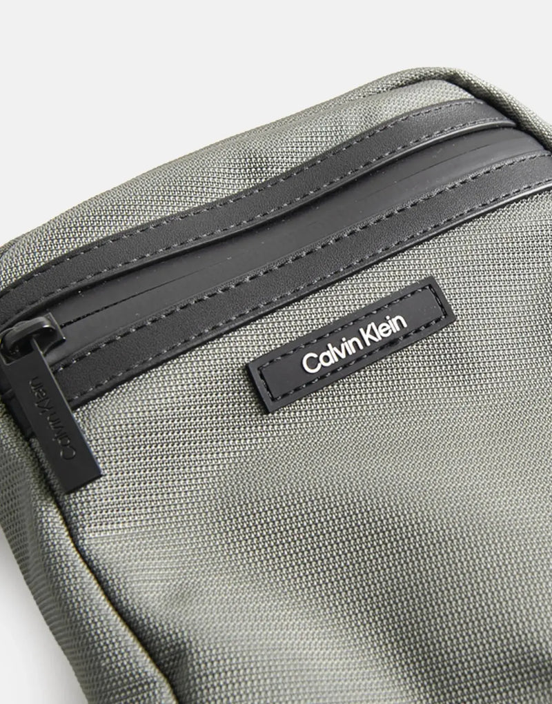 Calvin Klein Essential Reporter Bag: Compact, Stylish, Versatile Crossbody for Essentials
