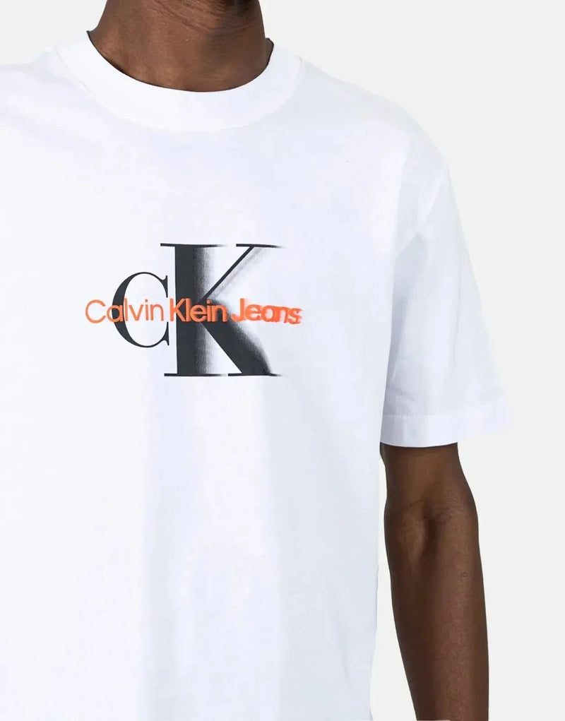 Calvin Klein Monologo Shift White Cotton Tee: Modern Fit, Iconic Style, Comfort