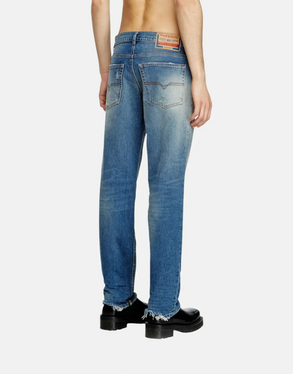 Diesel D-Finitive Men's Tapered Denim Jeans: Regular Fit, Comfort, Recycled Cotton