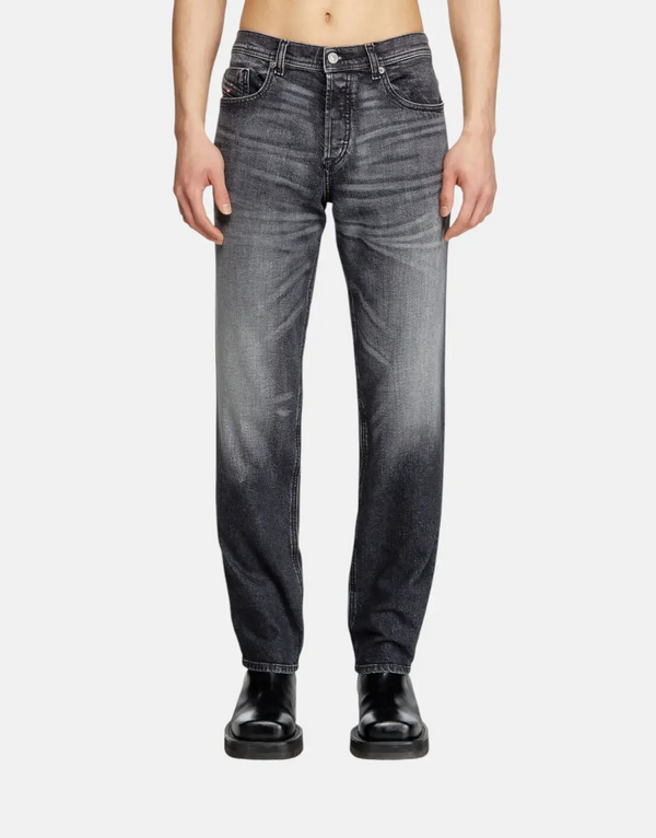 Diesel D-Finitive Tapered Jeans: Men's Regular Mid-Waist Black Comfort Denim