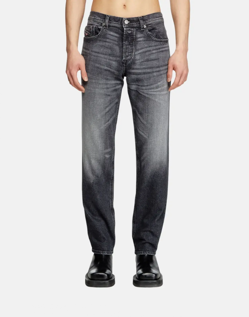 Diesel D-Finitive Tapered Jeans: Men's Regular Mid-Waist Black Comfort Denim