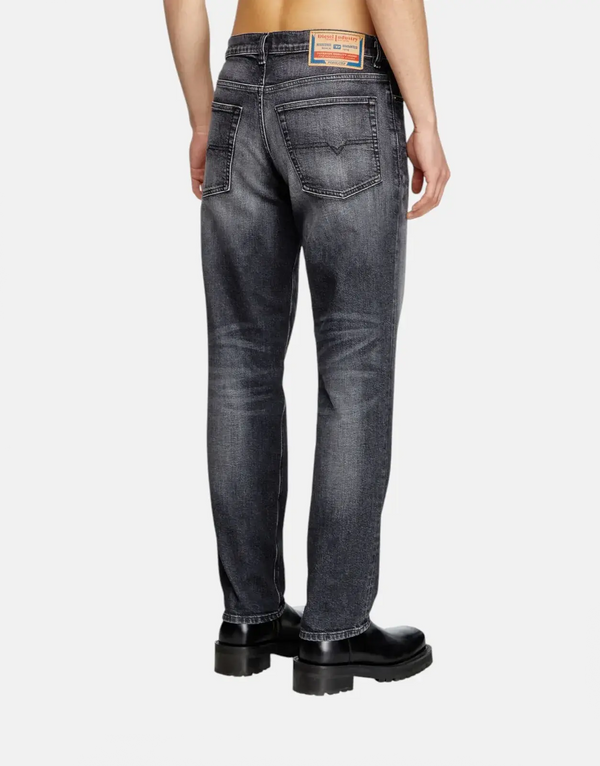 Diesel D-Finitive Tapered Jeans: Men's Regular Mid-Waist Black Comfort Denim
