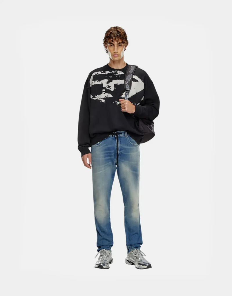 Diesel 2062 D-Strukt Jogg Jeans: Slim Fit, Mid-Waist, Ultimate Comfort Denim