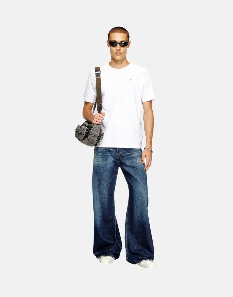 Diesel Microdiv Regular Fit T-Shirt: Soft Cotton, Crew Neck, Embroidered Logo, Unisex Style
