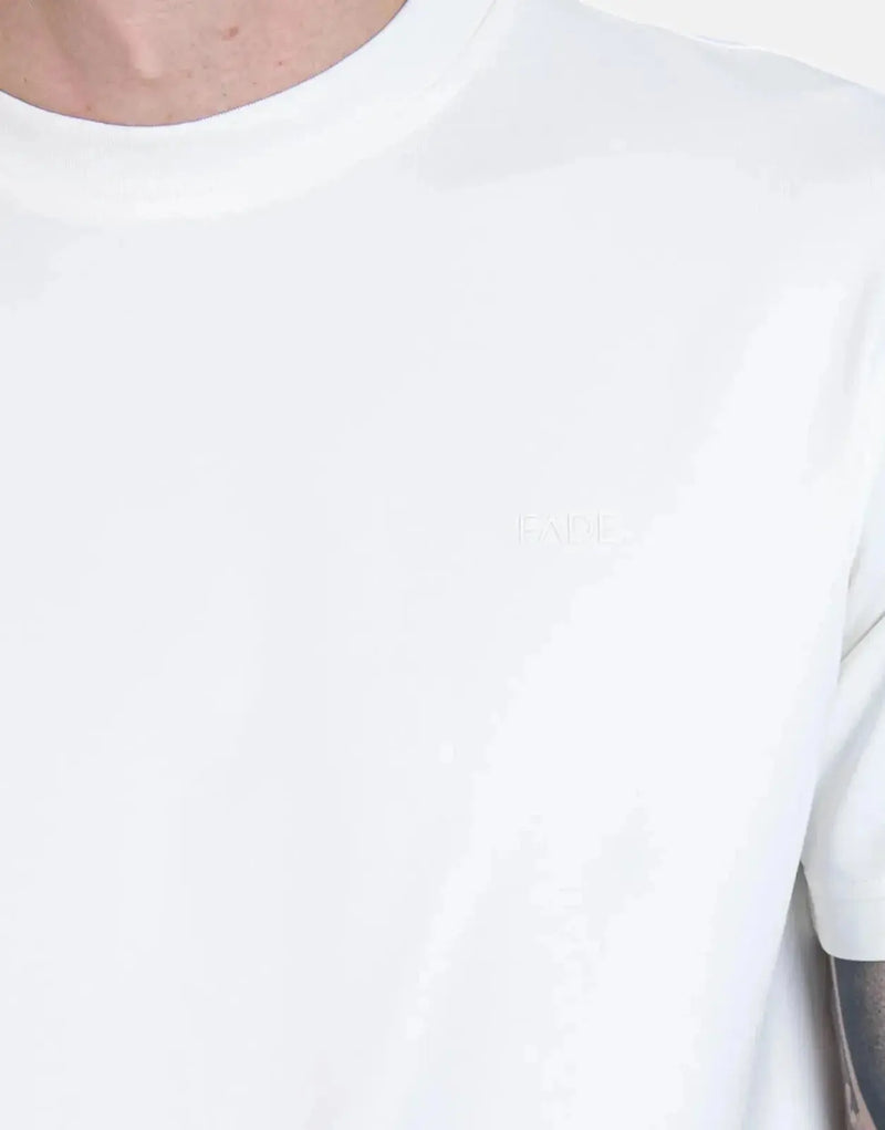 Fade Signature Slim Fit White T-Shirt: Premium Cotton Blend, Everyday Essential