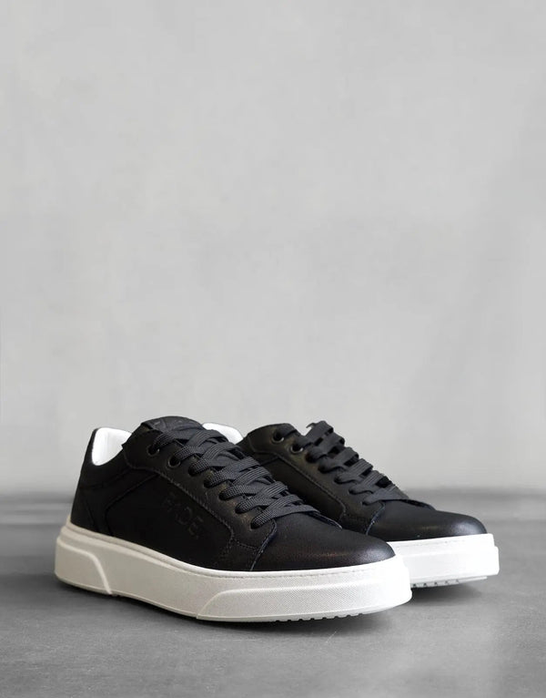 Fade Iconic II Men's Black/White Leather Sneaker: Premium Handcrafted Comfort & Style