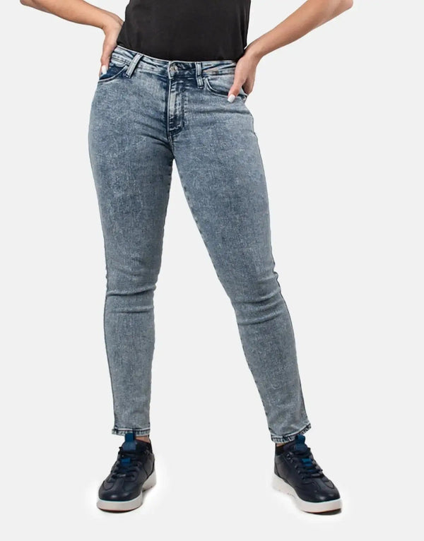 Guess Eco Acid Wash Sexy Curve Jeans: Sustainable, Stylish, Figure-Hugging Denim