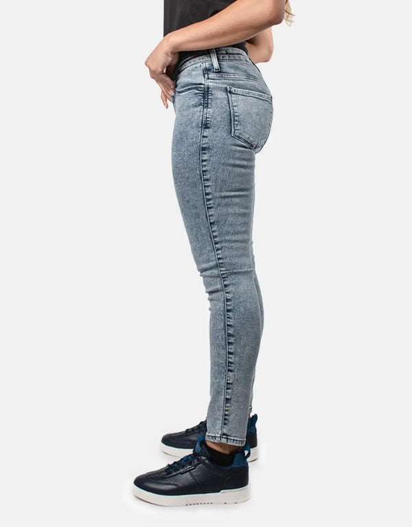 Guess Eco Acid Wash Sexy Curve Jeans: Sustainable, Stylish, Figure-Hugging Denim