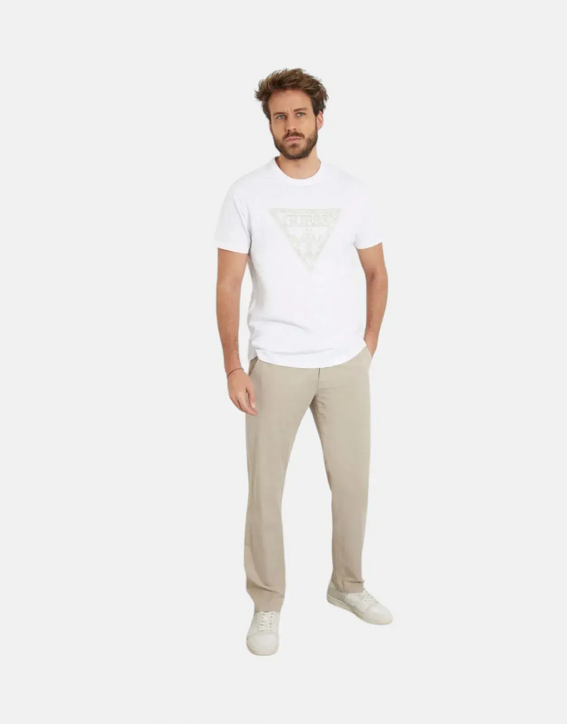 Classic Guess White Cotton Tee: Iconic Embroidered Triangle Logo, Regular Fit