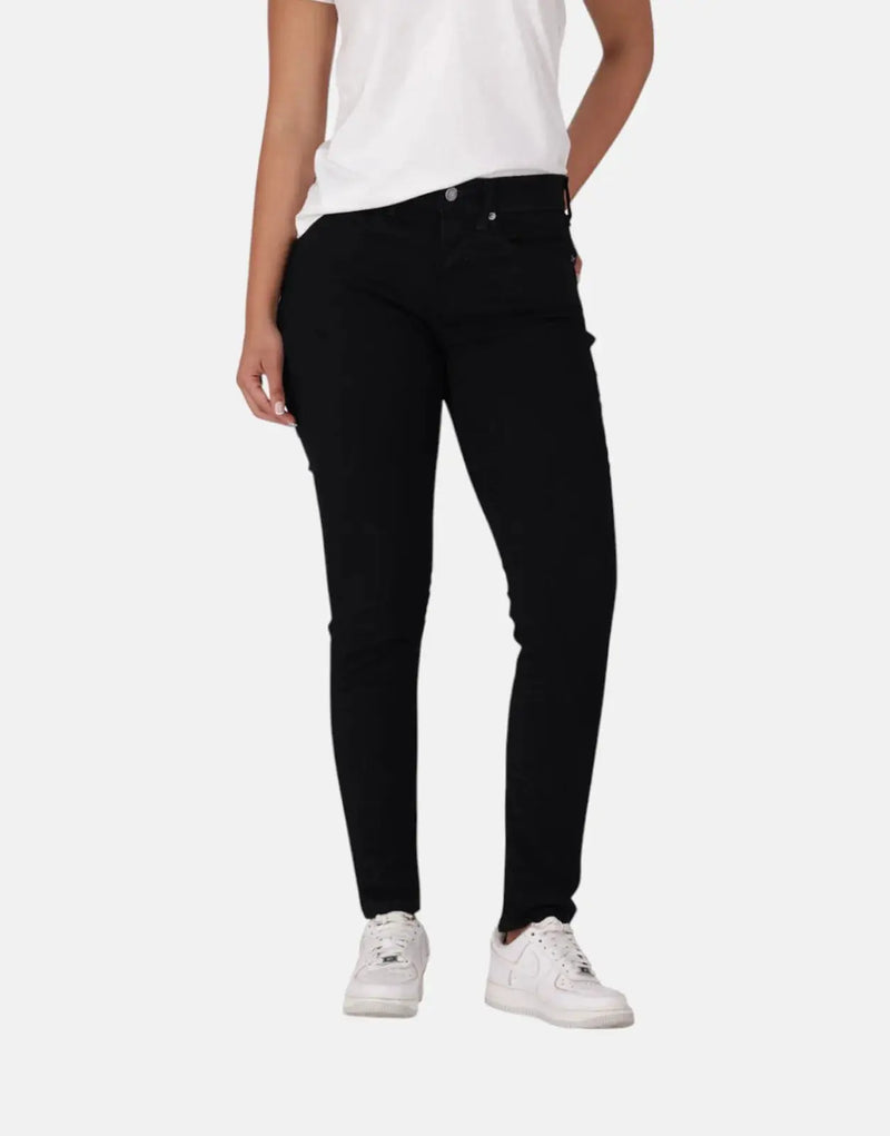 Levi's Women's Curvy High-Rise Super Skinny Black Jeans: Sculpting Stretch Denim