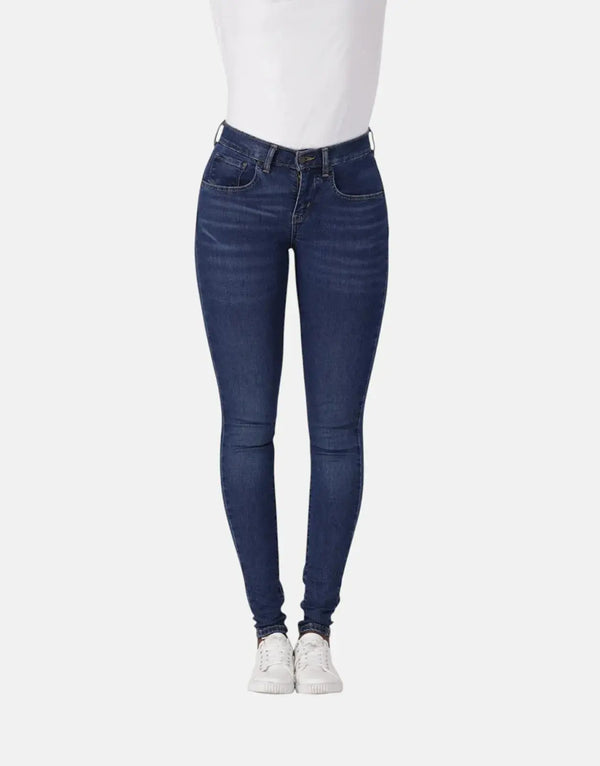 Levi's Curvy Super Skinny Jeans: Sculpting, Comfortable, Dark Wash Denim, Mid-Rise Fit