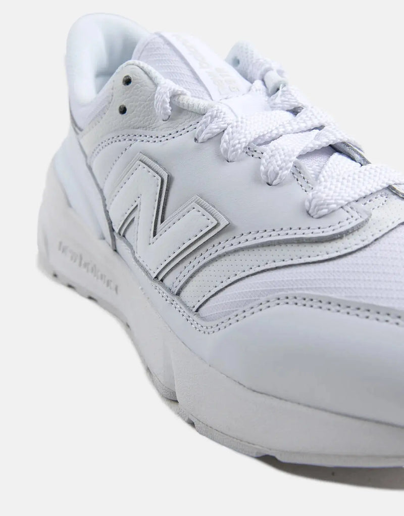 New Balance U997RV1 Premium Lifestyle Sneakers: Iconic Design, Ultimate Comfort