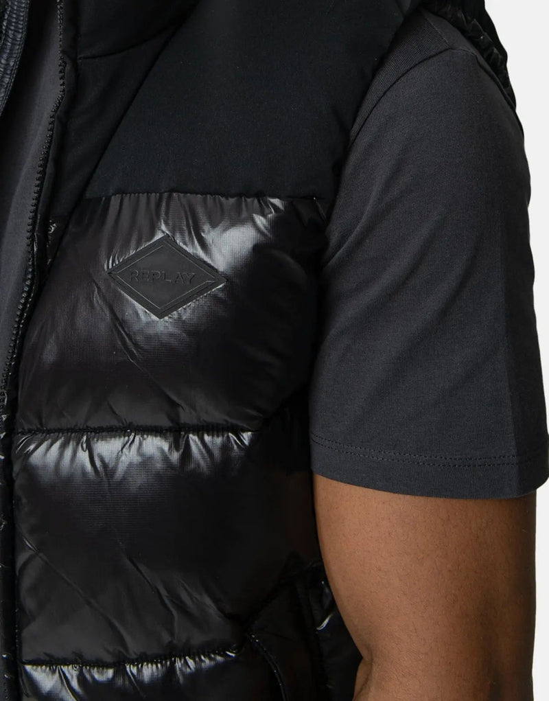 Replay Men's Lightweight Puffer Gilet: Sleek Warmth, Versatile Outdoor Vest