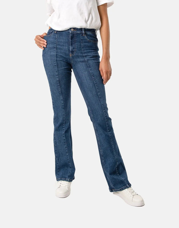 Sissy Boy Women's Mid-Waist Bootleg Jeans, Medium Vintage Wash, Flattering Fit