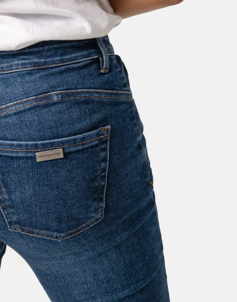 Sissy Boy Women's Mid-Waist Bootleg Jeans, Medium Vintage Wash, Flattering Fit